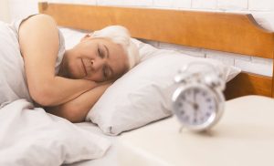 Penyebab Gangguan Tidur pada Lansia dan Cara Ampuh Mengatasinya