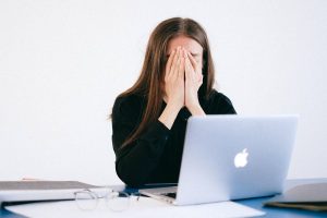 Mengenal Gejala dan Penyebab Imposter Syndrome, Sindrom yang Meragukan Jati Diri