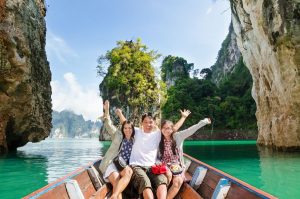 8 Ide Liburan Seru di Rumah Saja Bersama Keluarga