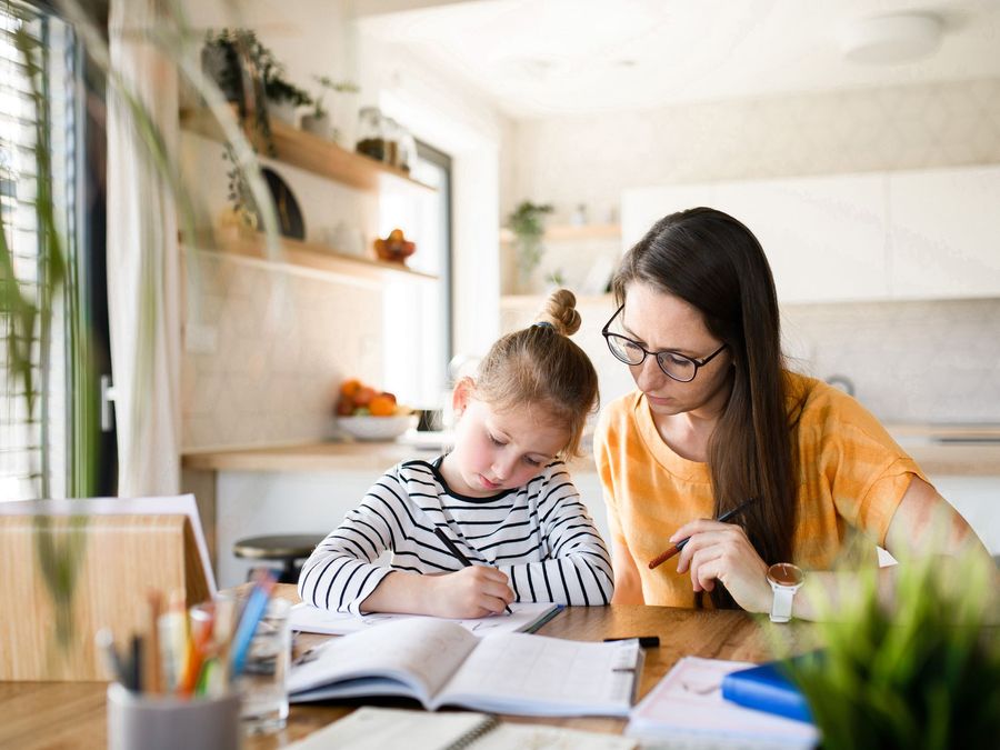 Pola Asuh Helicopter Parenting