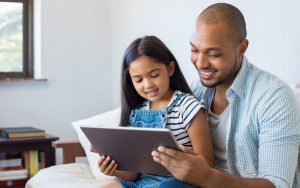 Cara Menerapkan Slow Parenting, Pola Asuh yang Berikan Manfaat Maksimal untuk Anak