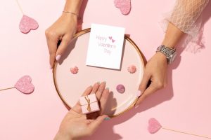 Rekomendasi Ide Kado Valentine, Bikin Pasangan Makin Sayang