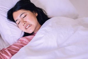 Sering Tidur dengan Gigi Gemeretak? Yuk, Kenali Apa Itu Sleep Bruxomania!