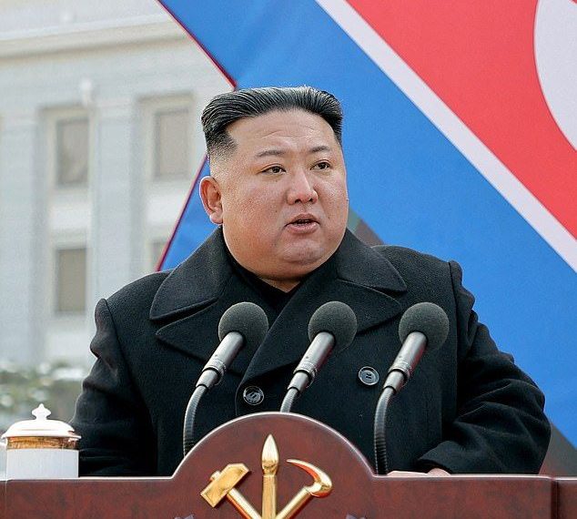 Korea Utara Gelar Parade Militer, Pamerkan Rudal Antarbenua Terbaru Hwasong-20