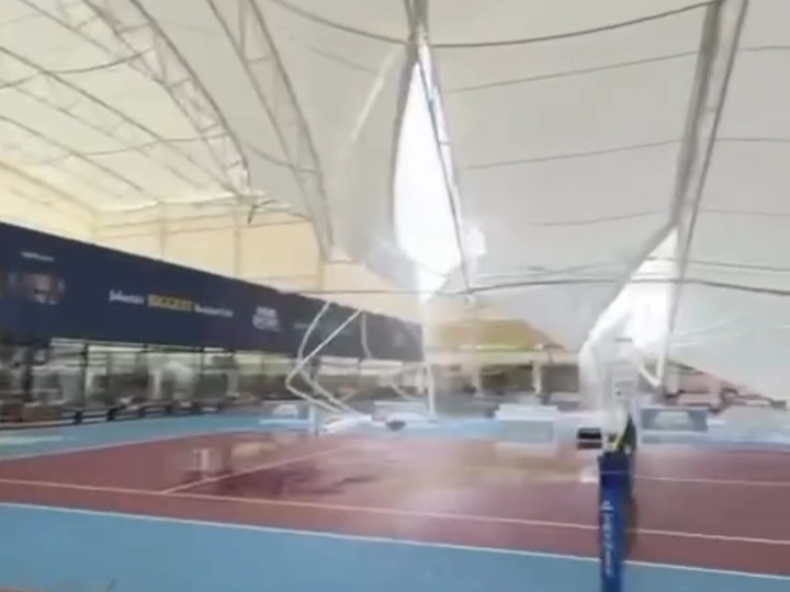 Turnamen Padel Jakarta Open Bubar, Atap Lapangan Ambruk, Banyak Artis Panik