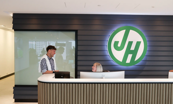 Pemegang Saham James Hardie Tolak Pemilihan Ulang Ketua Anne Lloyd