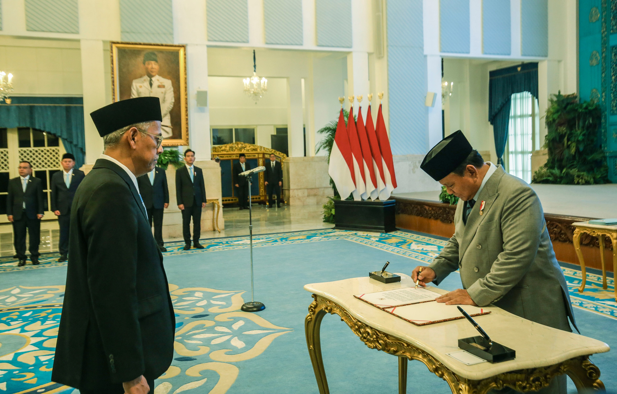 Presiden Prabowo lantik DK LPS