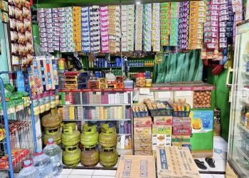 Warung Kecil Masih Laku Keras Meski Minimarket Modern di Mana-Mana