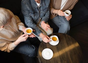 Gaya Hidup Nongkrong Modern Mulai Jadi Tantangan Finansial Generasi Muda