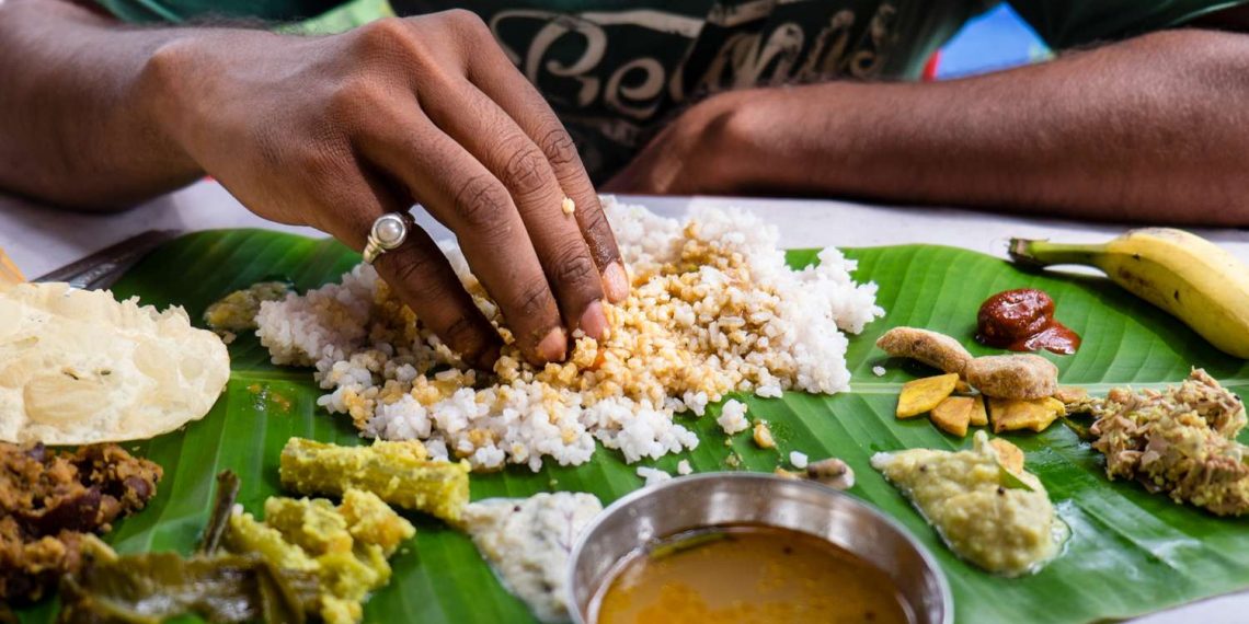 Bukan Sekadar Kebiasaan, Makan Pakai Tangan di India Punya Arti