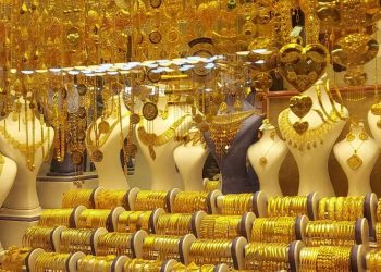 Harga Emas Sedikit Turun Saat Dolar Menguat, Pasar Fokus Pada Data Inflasi AS