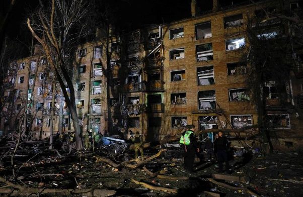 Rusia Serang Apartemen dan Infrastruktur Energi di Kyiv, Picu Kebakaran Besar