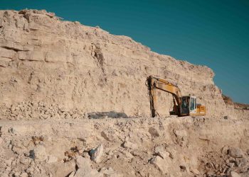 Risiko Ekonomi Negara yang Bergantung pada Sumber Daya Alam