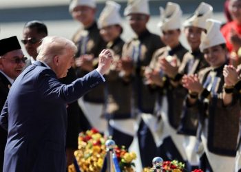 Trump Tiba di Malaysia, Joget Bareng Anwar di Tengah Upacara Kenegaraan