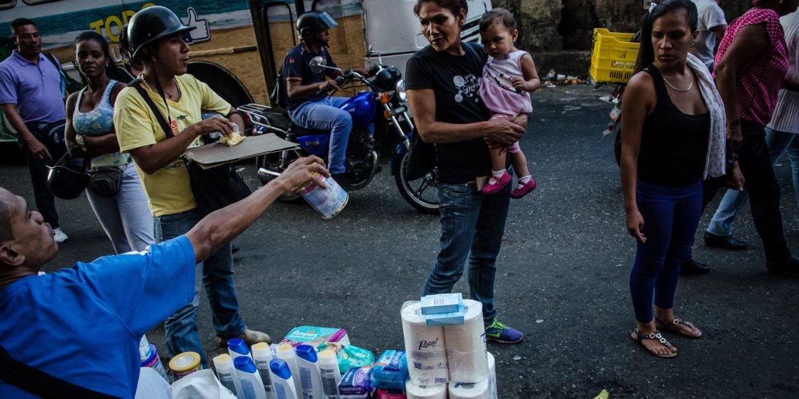 Venezuela Jadi Contoh, Ketergantungan Minyak dan Terjerat Inflasi Ekstrem