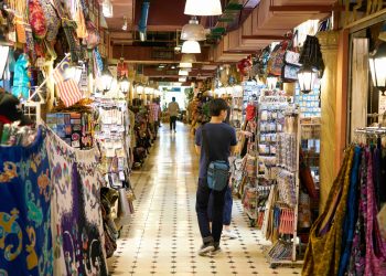 Kenapa Harga di Minimarket Lebih Mahal dari Pasar Tradisional? Ini Penjelasannya