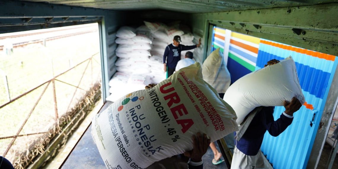 Pupuk Indonesia Pastikan Penjualan Pupuk Subsidi Sesuai HET untuk Dukung Musim Tanam Oktober–Maret