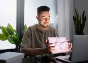 Self Reward Bisa Memotivasi, Tapi Risiko Boros Tak Bisa Diabaikan