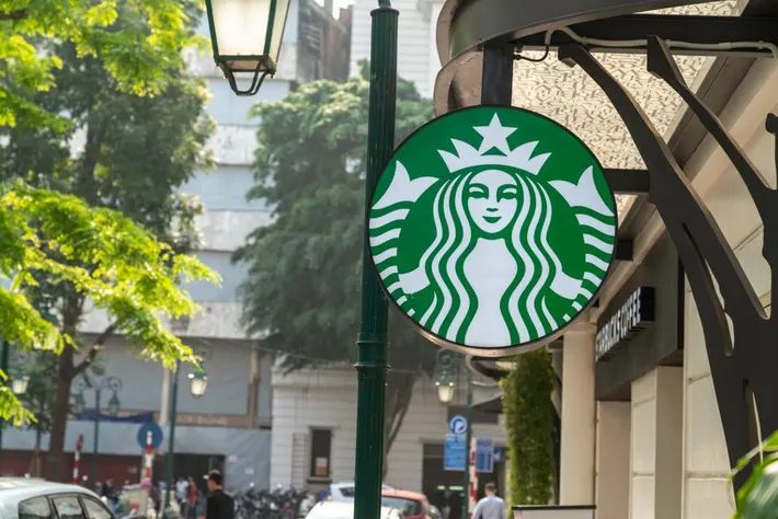 Bukan Soal Kopi, Ini Alasan Starbucks Selalu Penuh Tiap Hari