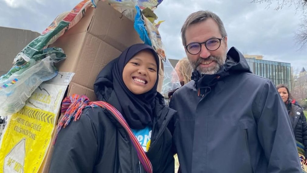 Nina dari Gresik: Suara Anak Muda Indonesia yang Guncang Eropa Lewat Perjuangan Lingkungan
