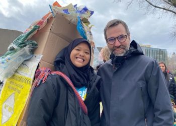 Nina dari Gresik: Suara Anak Muda Indonesia yang Guncang Eropa Lewat Perjuangan Lingkungan