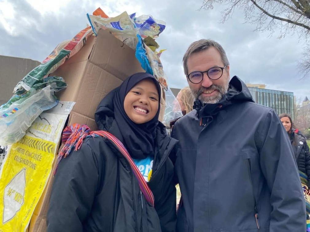 Nina dari Gresik: Suara Anak Muda Indonesia yang Guncang Eropa Lewat Perjuangan Lingkungan