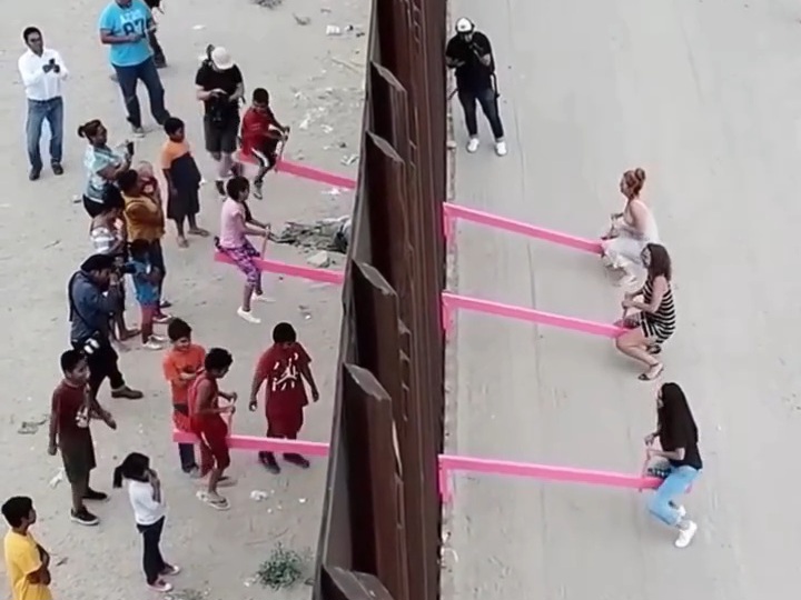 Ayunan Merah Muda di Perbatasan AS–Meksiko yang Menghubungkan 2 Dunia