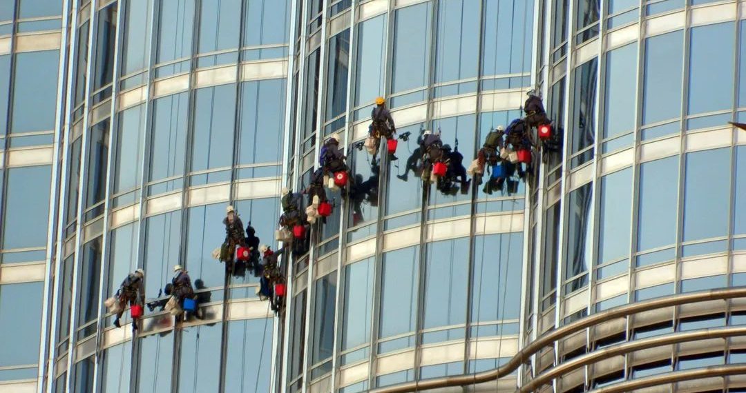 Bikin Kinclong 24 Ribu Kaca Burj Khalifa Butuh Waktu 3 Bulan Lebih!