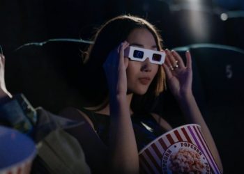 Menonton film di bioskop