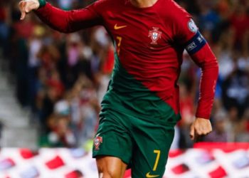 Cristiano Ronaldo Masih Bisa Cetak Gol Sambil Salto di Usia 40 Tahun