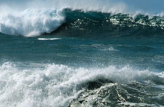 3 Orang Tewas Akibat Gelombang Besar Terjang Pulau Tenerife di Spanyol