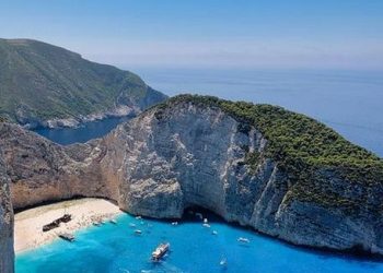 Hidden Canyon di Mediterania yang Dipenuhi Paus dan Lumba-Lumba Tapi Terancam