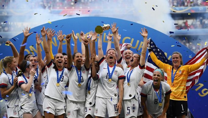 Tim Sepak Bola Putri Menang Kejuaraan Konferensi Hanya Tiga Hari Setelah Kiper Tercinta Meninggal