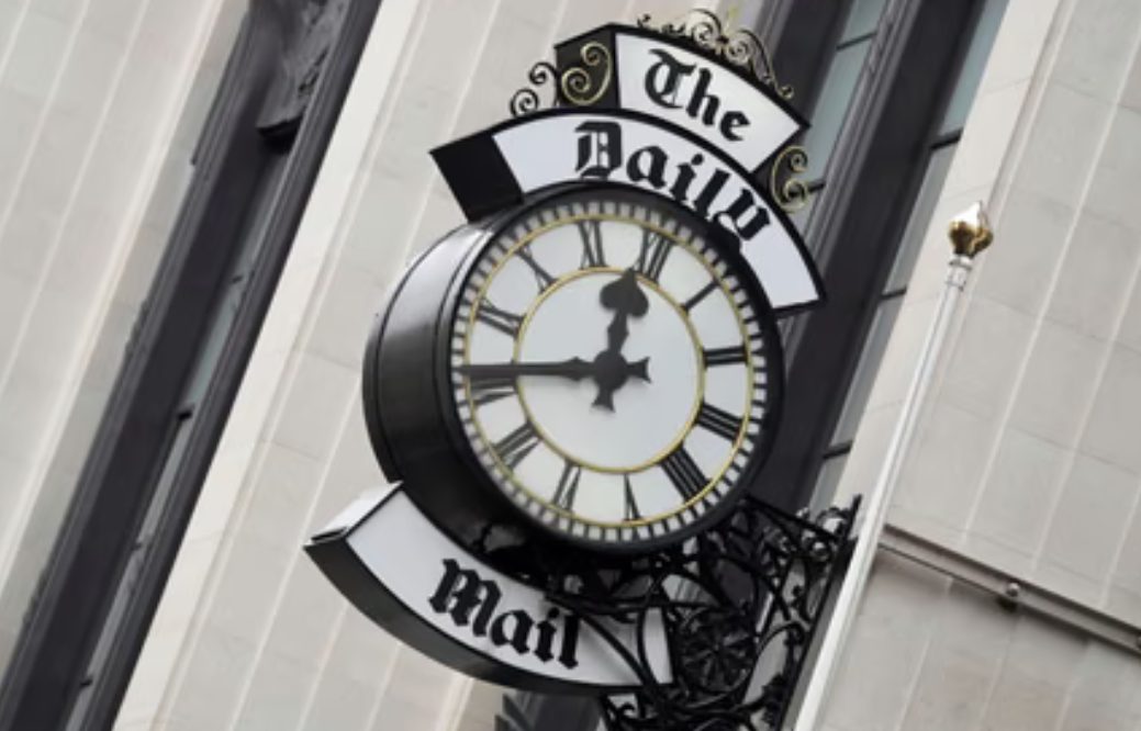 Pemilik Daily Mail Capai Kesepakatan 500 Juta Pound untuk Mengakuisisi The Telegraph