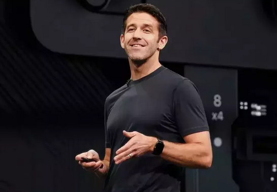 Profil John Ternus, Kandidat Terkuat Pengganti Tim Cook di Apple