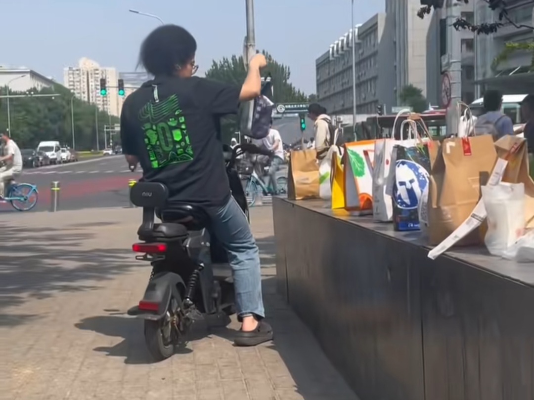 Kampus di China, Delivery Food Cuma Dianter Sampai Gerbang!