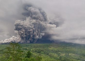 Warga Lumajang Dievakuasi Imbas Erupsi Semeru, Status Tetap Level IV