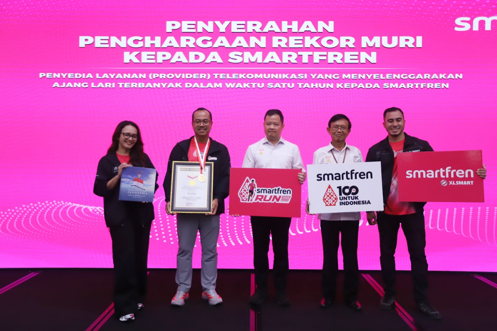 SMARTFREN Raih Rekor Nasional Sebagai Operator Telekomunikasi Penyelenggara Ajang Lari Terbanyak di Indonesia