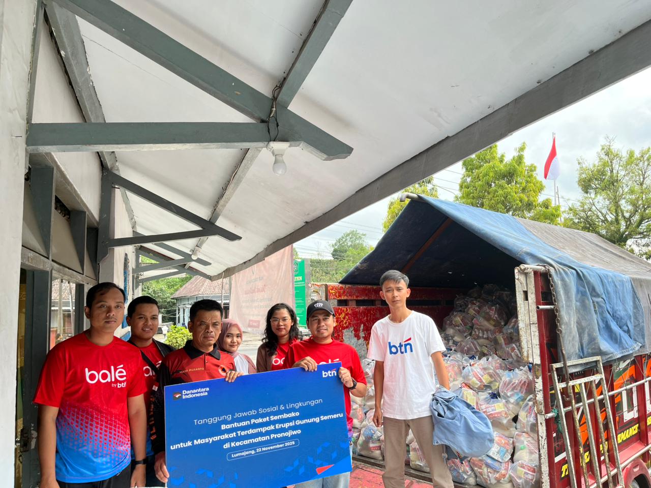 BTN Salurkan Bantuan untuk Warga Terdampak Erupsi Semeru