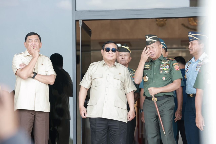 Presiden, Menhan, dan Panglima TNI Gelar Rapat Evaluasi Percepatan Pembangunan KDKMP