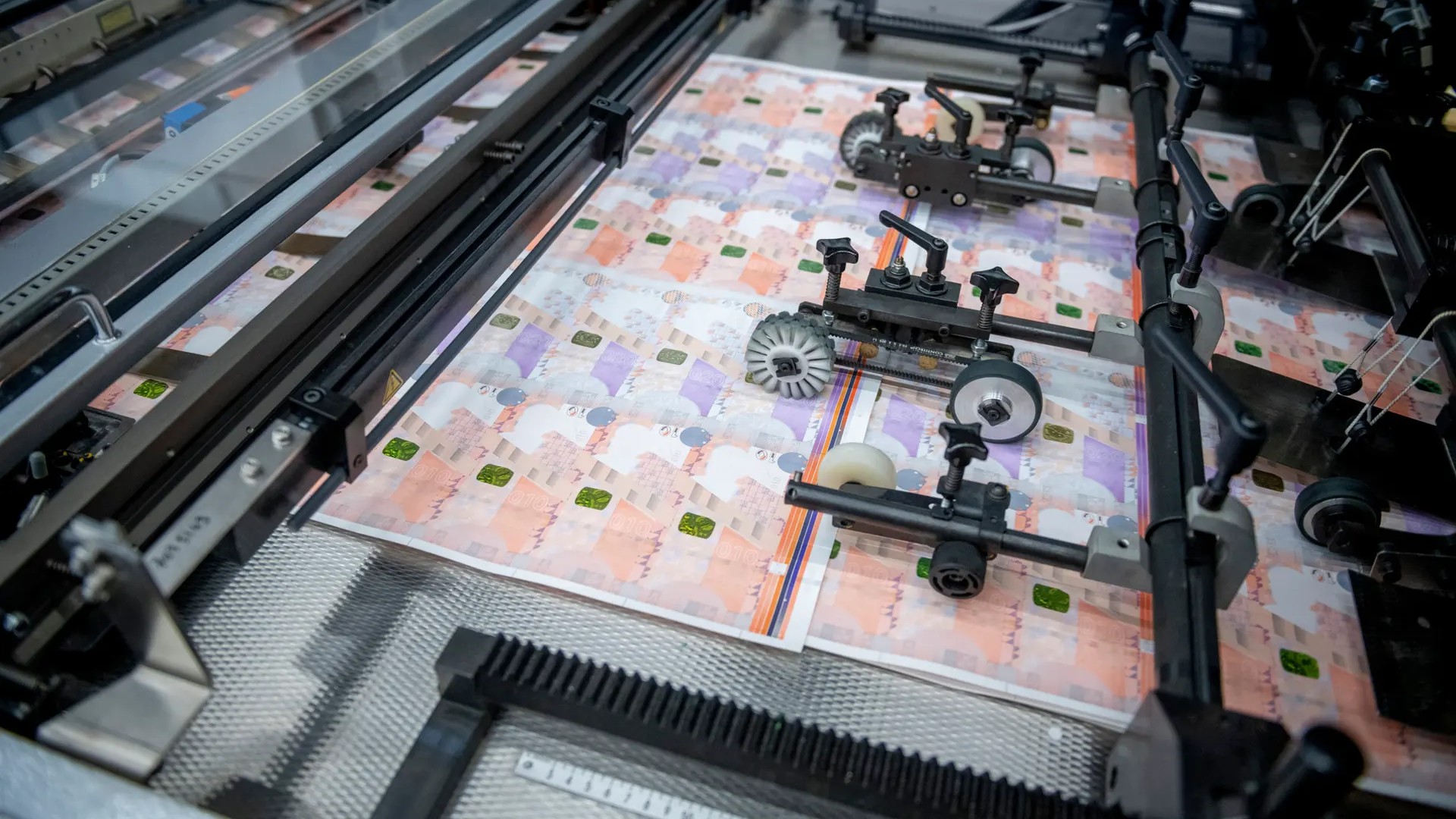 Mesin Cetak Uang Tercanggih di Dunia Buatan KBA-NotaSys