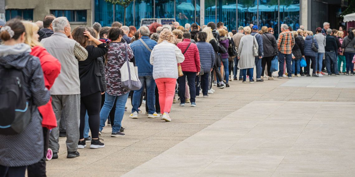 Tukang Antre Dibayar Mahal di AS, Kerjaan Aneh Tapi Laku