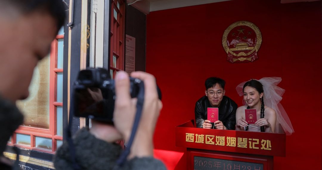 China Dorong Warga Menikah, Ningbo Bagikan Voucher Rp 2,3 Juta untuk Pengantin Baru