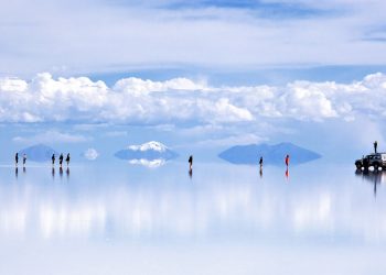 Bolivia Punya Wisata Unik Salar de Uyuni yang Terkenal sebagai Cermin Langit