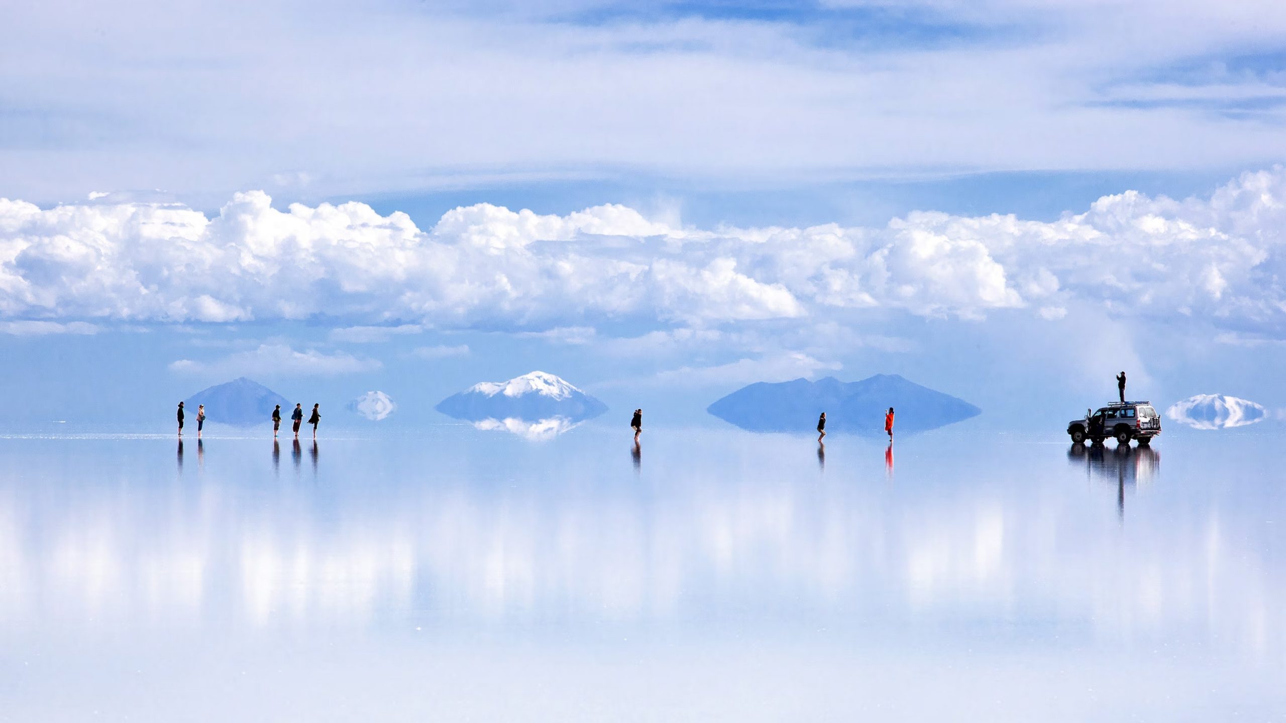 Bolivia Punya Wisata Unik Salar de Uyuni yang Terkenal sebagai Cermin Langit