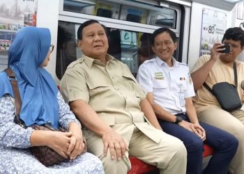 Prabowo Naik KRL dari Manggarai untuk Resmikan Stasiun Tanah Abang Baru