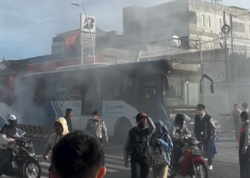 Bikin Geger! Bus TransJakarta Tujuan Bekasi Diduga Overheat