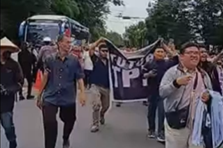 Bobby Nasution Dituding Matikan Sinyal Massa Saat Aksi Tuntut Tutup TPL