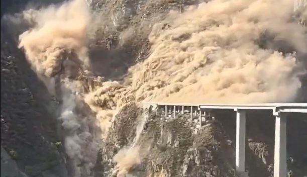 Jembatan Baru di China Ambruk Akibat Tanah Longsor di Sichuan