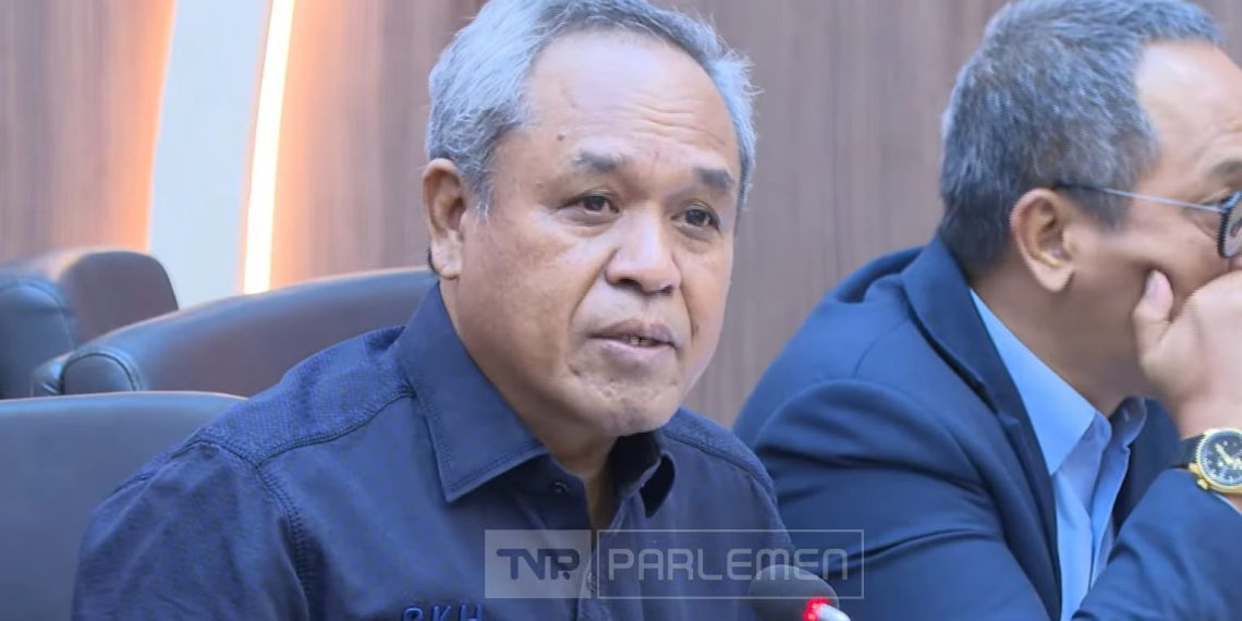 DPR Soroti Marak Ijazah Palsu, Singgung Hakim MK Arsul Sani